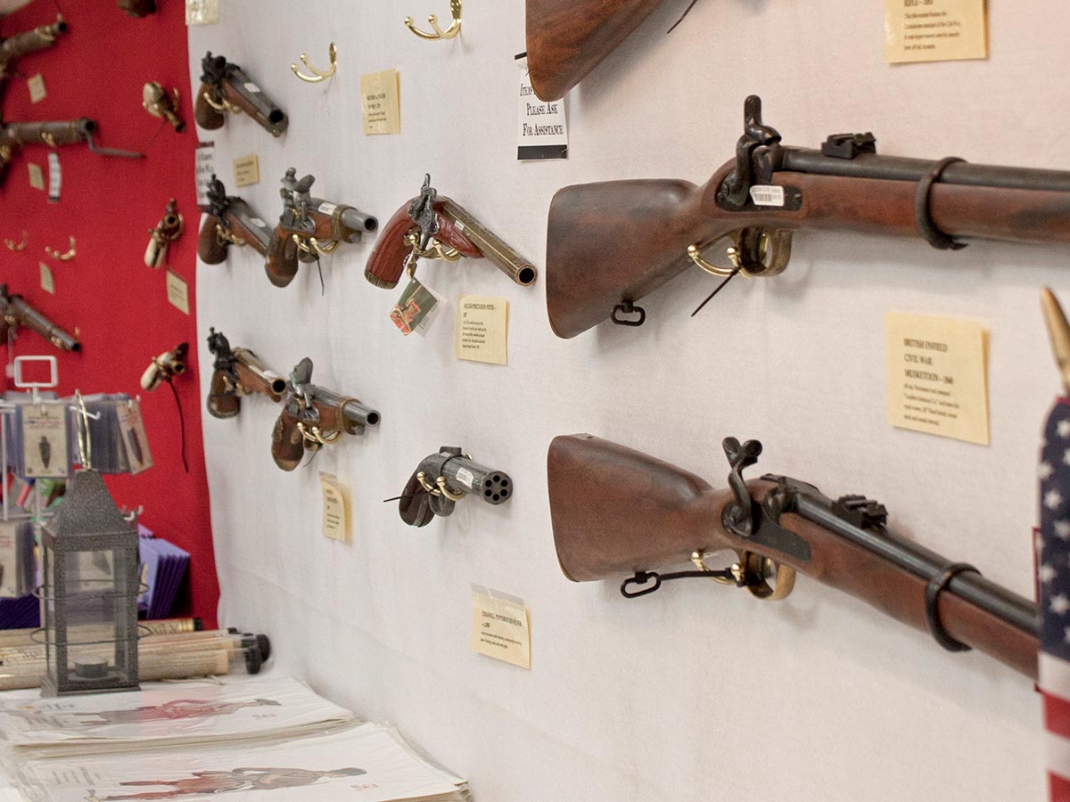 Gun-Replicas